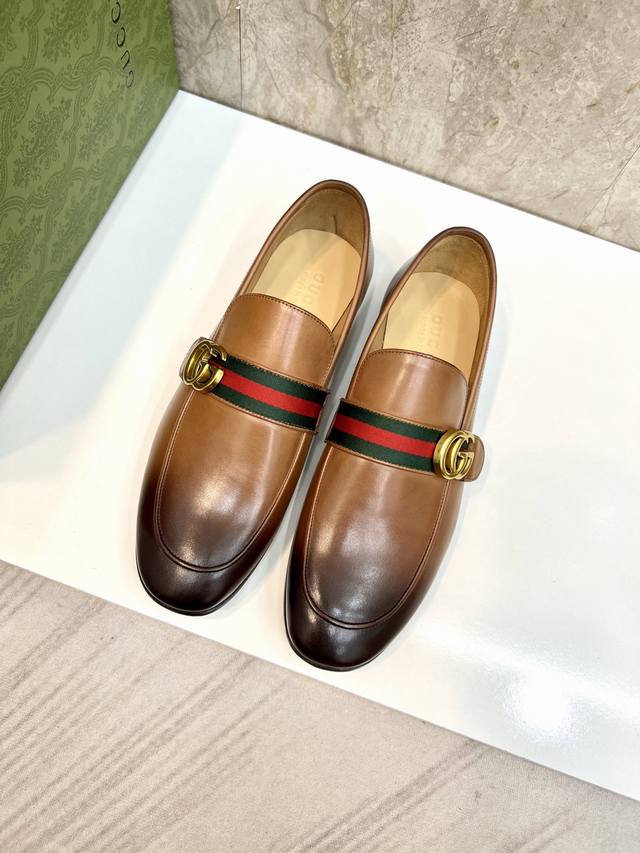 原版真皮大底 品牌：GUCCI 古奇 标准码：男码38 44 45 46可以定做 等级：官网同款 原单品质材料：原版牛皮 水染牛皮内里 原版真皮大底款式类别：男